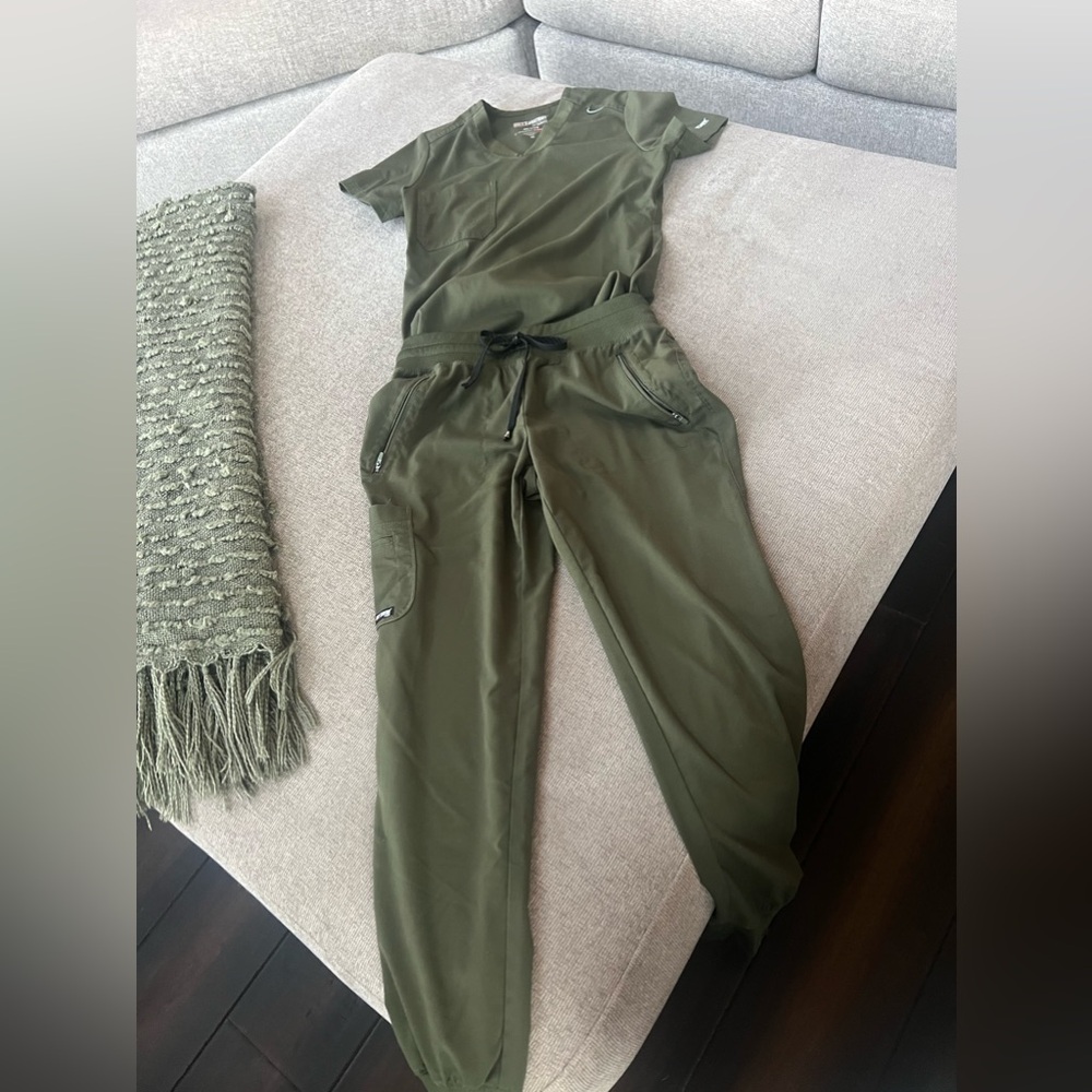 Grey's Anatomy professional wear by Barco. Scrub set, XS, olive green